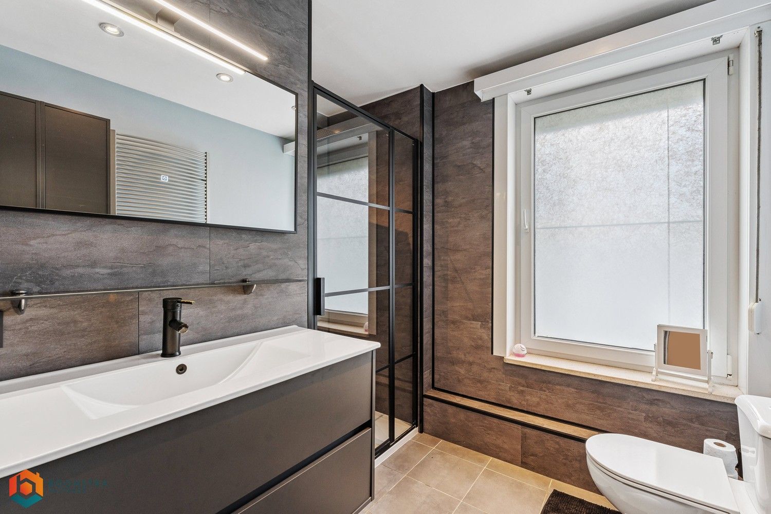 Gerenoveerde woning met 4 slpkrs, garage en tuin foto 17