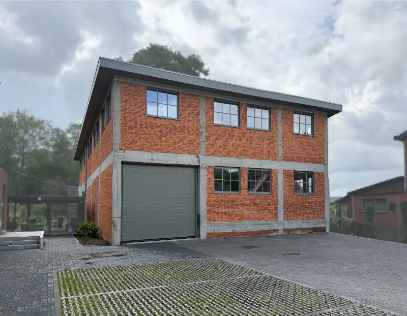 Bedrijfspand met woning foto {{pictureIndex}}