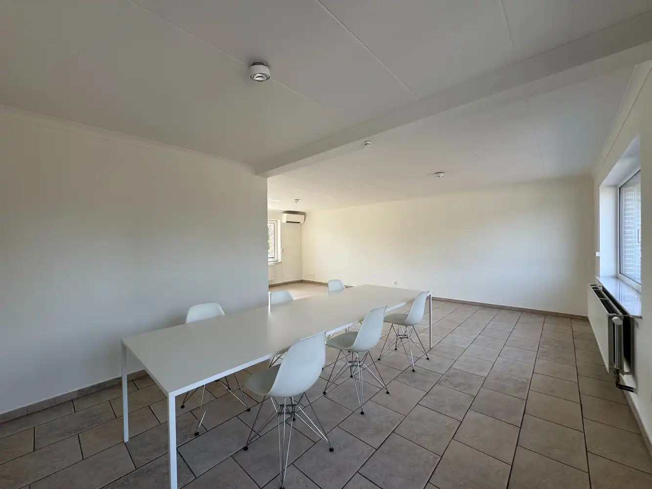 Zeer ruime huurwoning met o.a. 3 slpks en garage foto 6