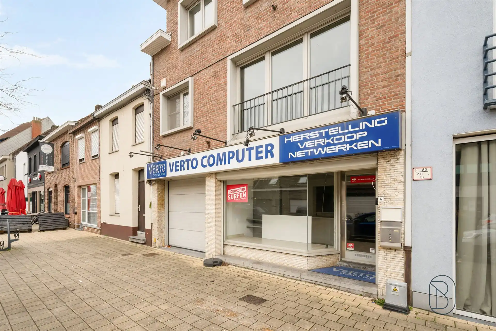 Handelspand met ruime woonst, garage en leuk terras foto 24