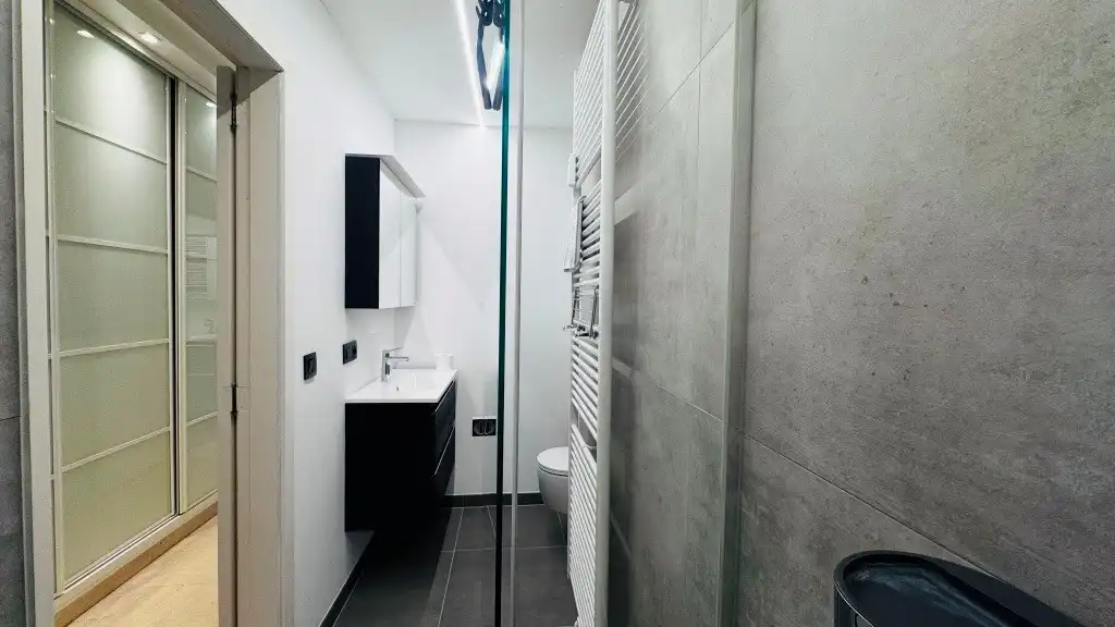 Centraal gelegen gerenoveerd 3-slaapkamerappartement met 2 terrassen foto 12