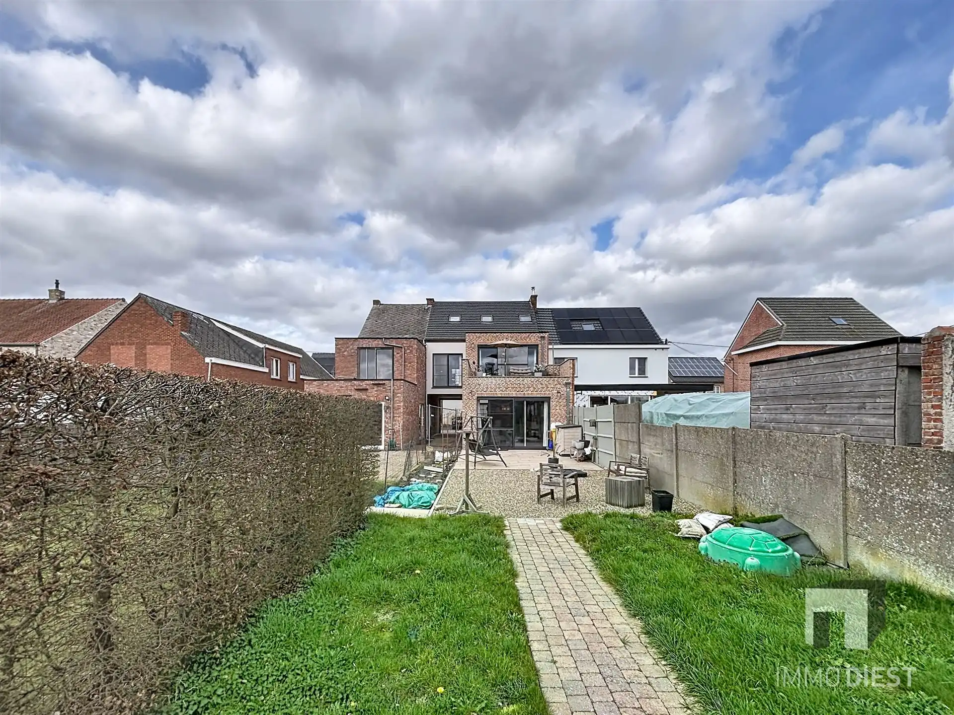 Charmante, instapklare gezinswoning met 3 ruime slaapkamers op 8a 52ca. foto 35