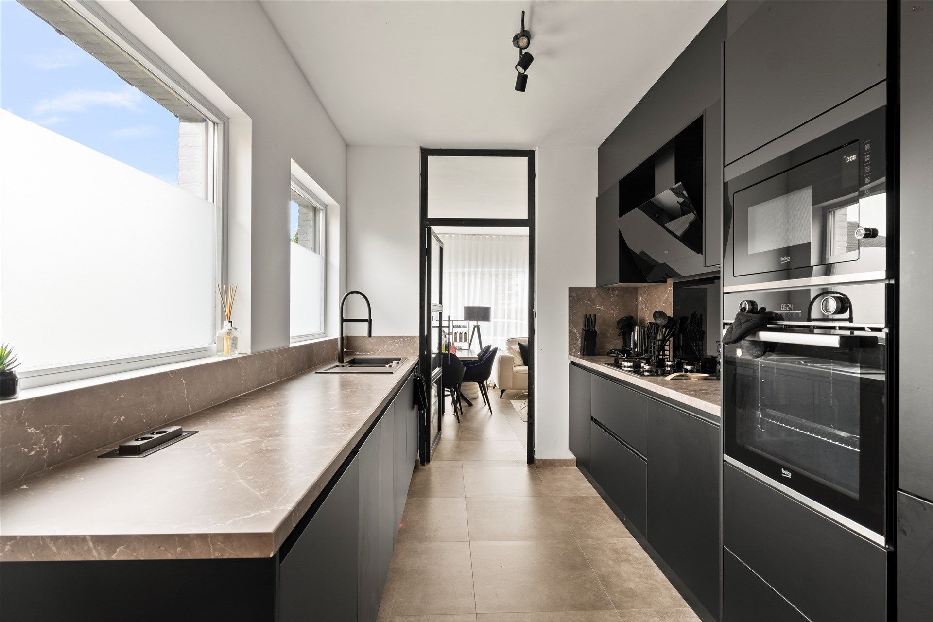 Centaal gelegen bungalow op 667m² grond foto 5