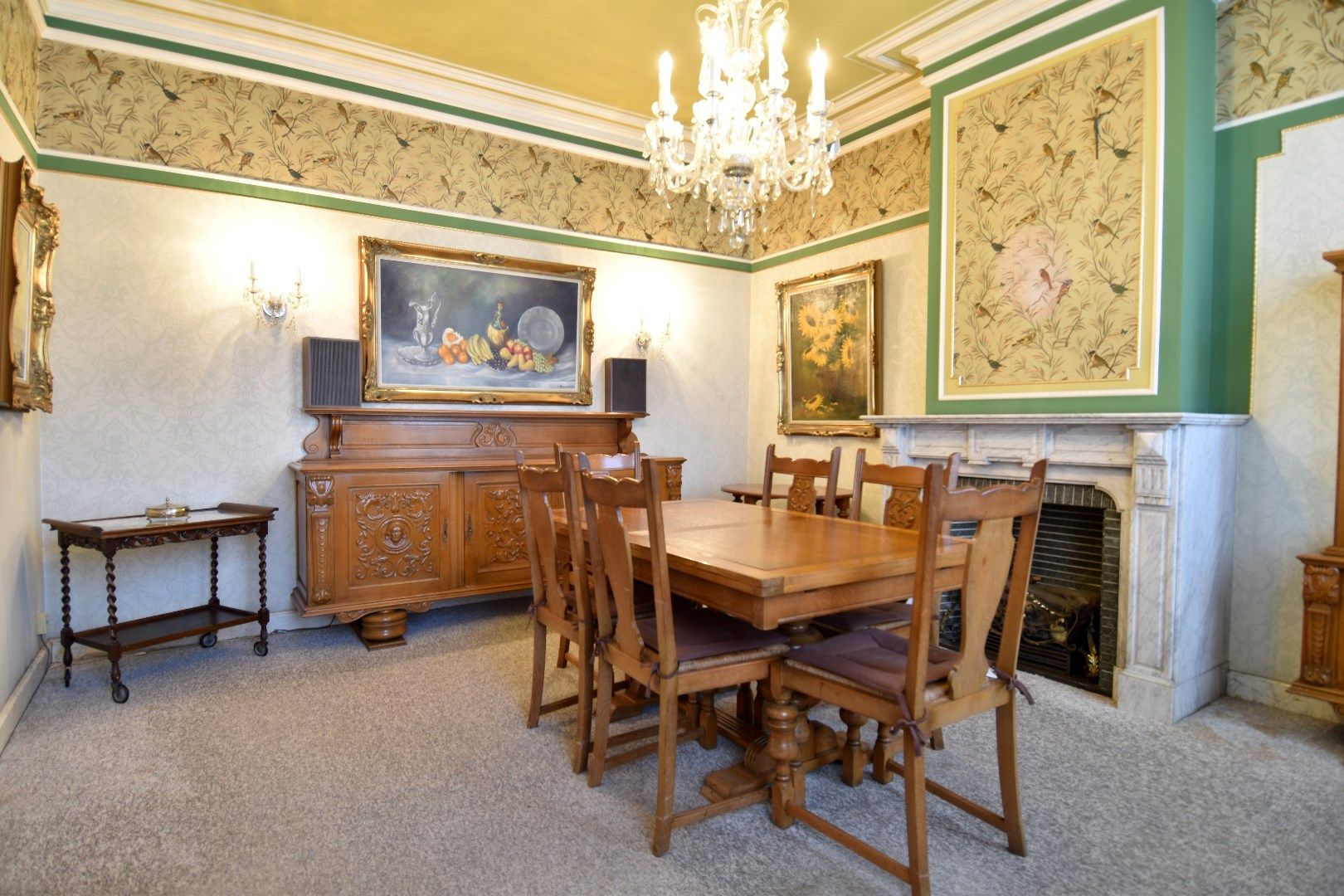 Karaktervolle burgerwoning met 3 slaapkamers, 2 garages en een mooi stukje tuin te koop in Rollegem foto 7