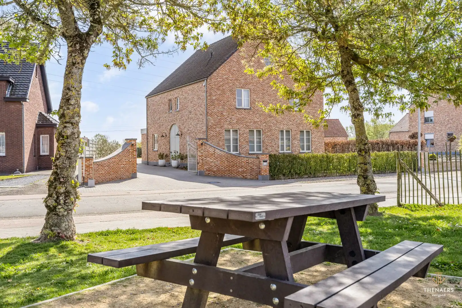 Stijlvolle pastoriewoning met ruimte, comfort en een prachtig afgewerkt geheel in Sint-Truiden. foto 38