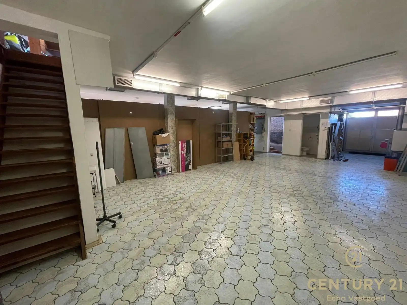 Praktisch magazijn op een uitstekend bereikbare locatie foto 5