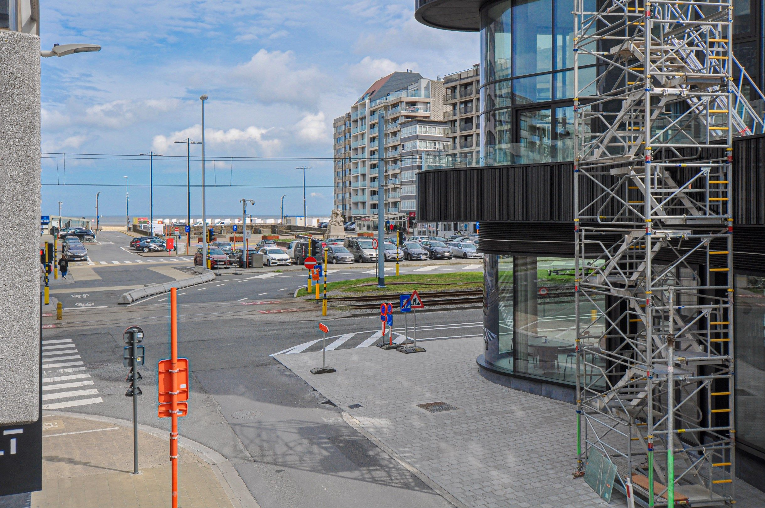 Centraal gelegen appartement met zijdelings zeezicht in het commercieel centrum. foto 2