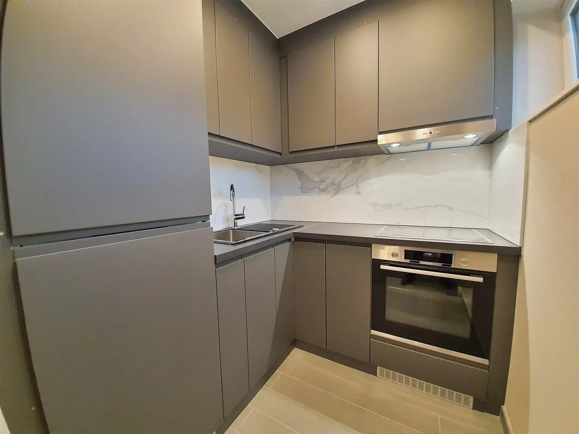 Gerenoveerd appartement met 2 slaapkamers foto 6