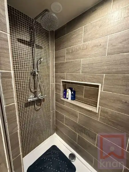 Instapklare gerenoveerde woning met 4 slaapkamers, zonnepanelen en thuisbatterij foto 11