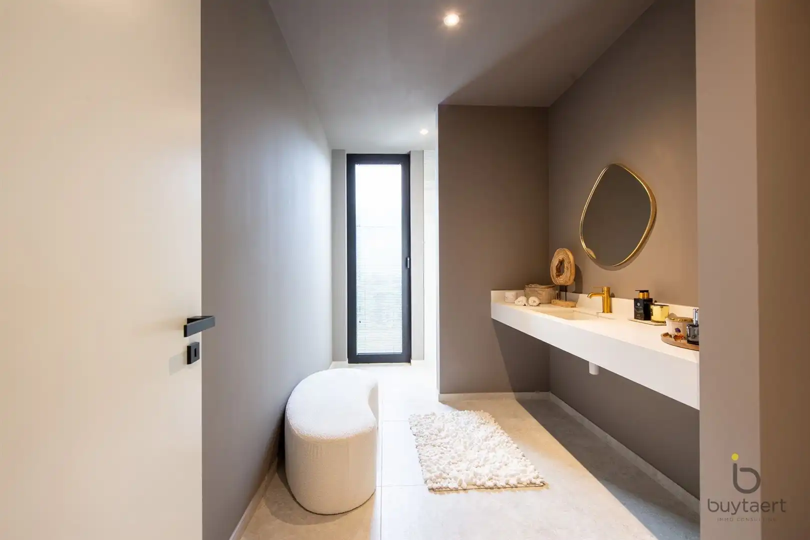 Knappe GELIJKVLOERSE villa + bijgebouw te Halle! foto 41