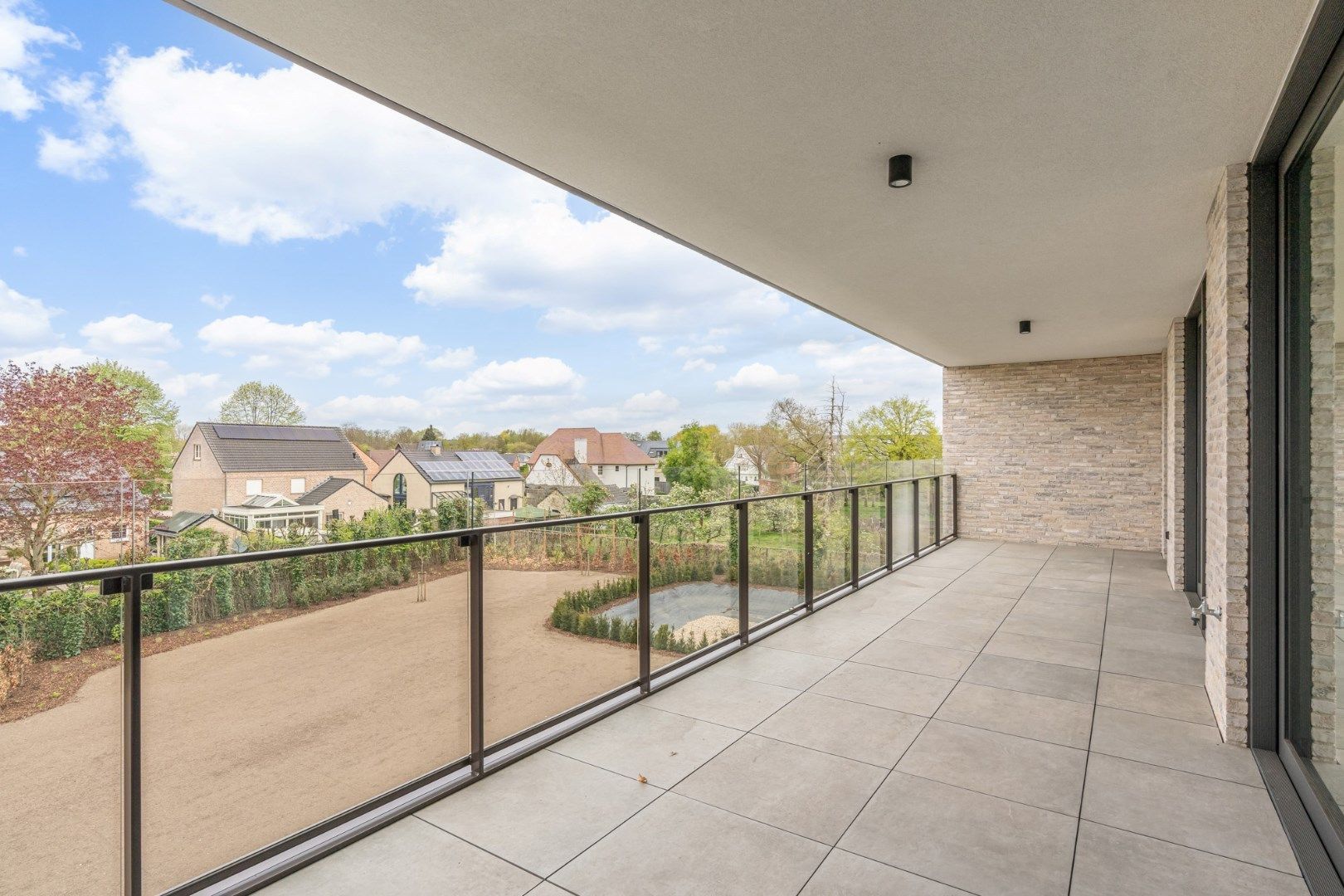 Mooi zeer recent appartement op de tweede verdieping met terras in Zonhoven-centrum foto 3