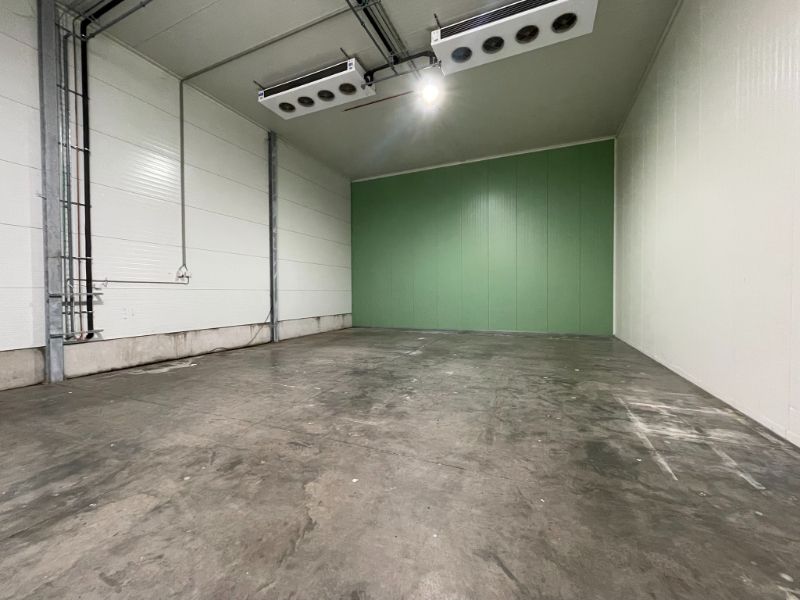 250m² opslagruimte incl. 124m² koelruimte te huur in Evergem. foto 4