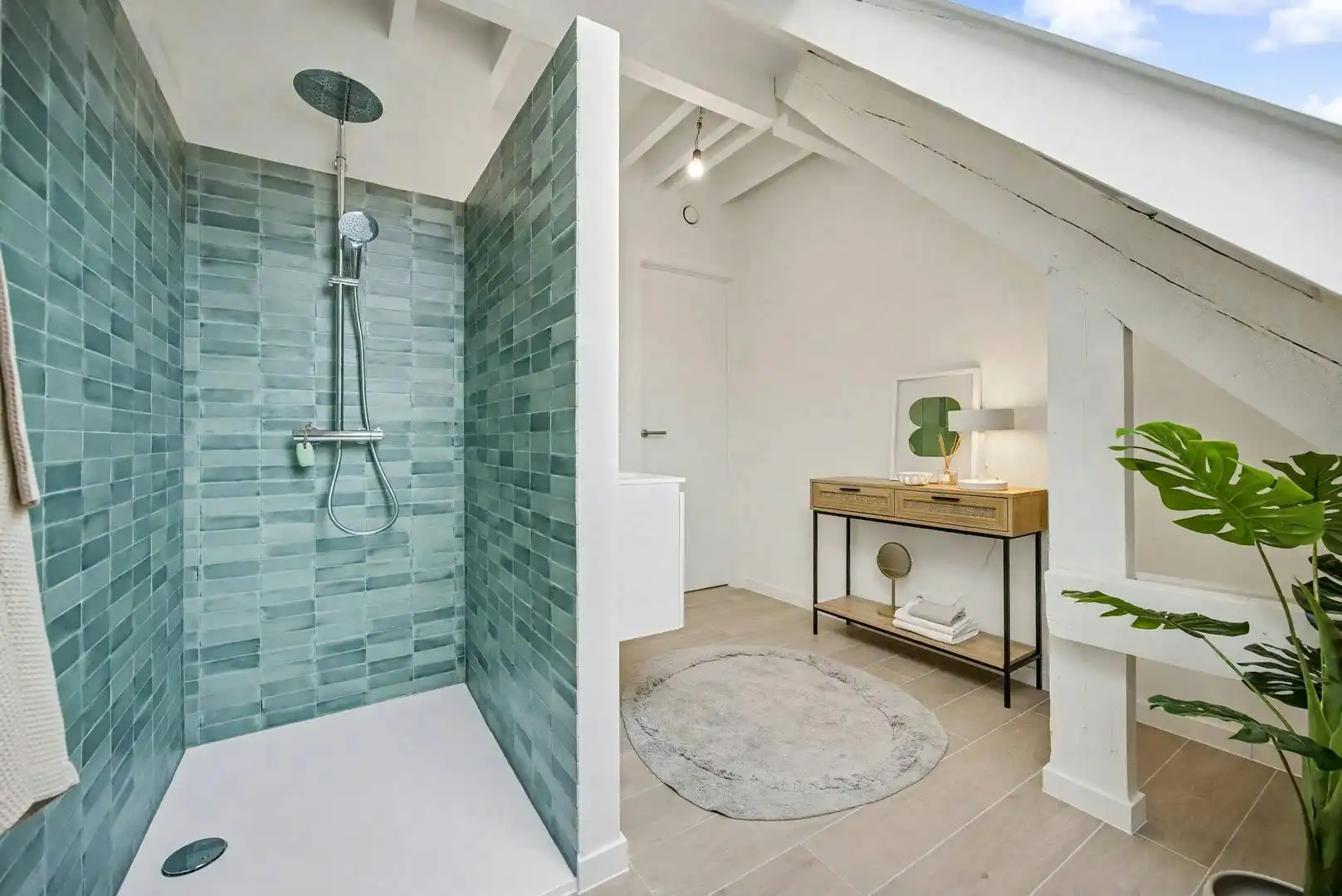 Unieke woning met 4 slaapkamers en twee badkamers foto 7