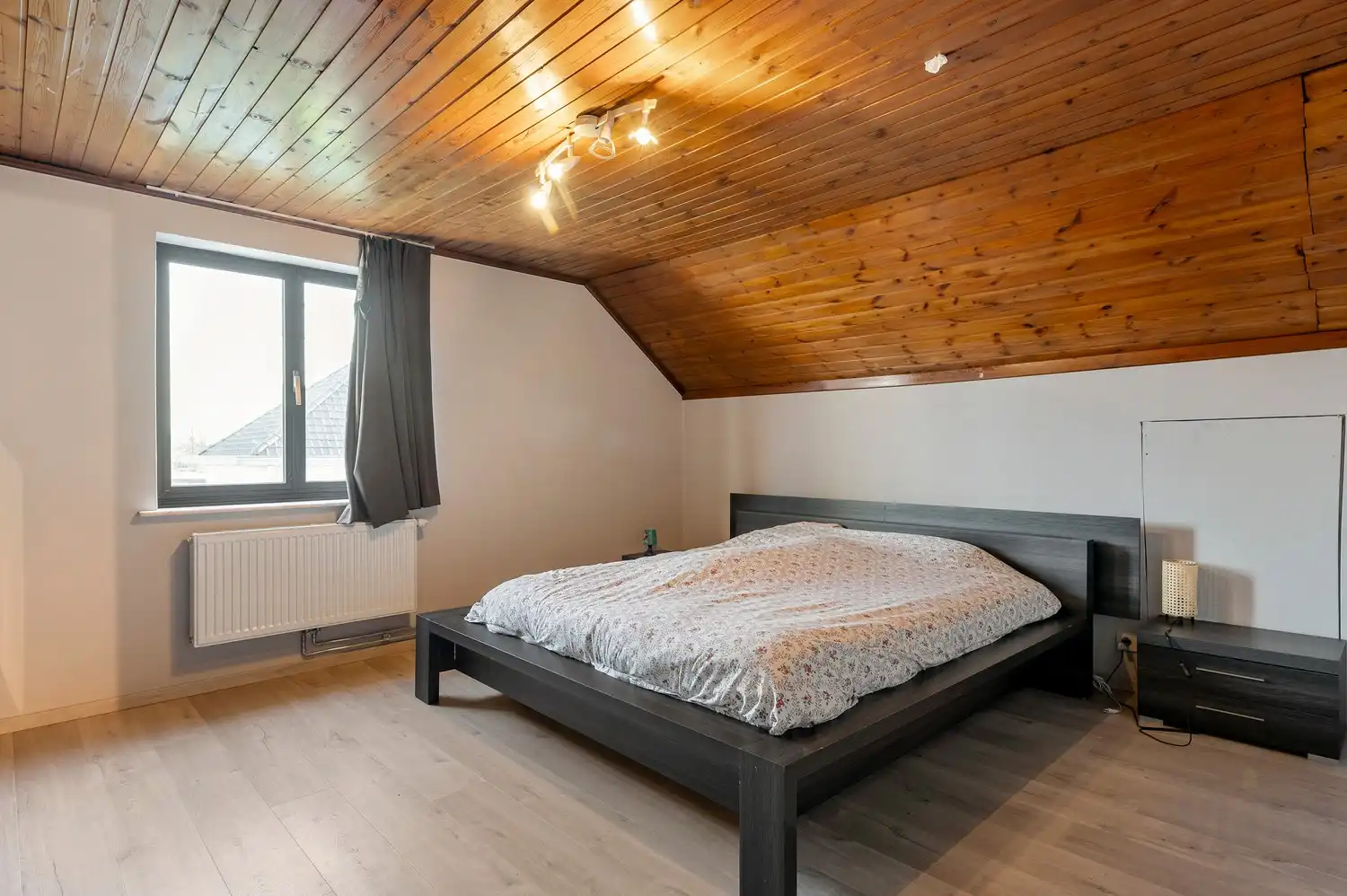 Uiterst gunstig gelegen kantoor met woonst. foto 47