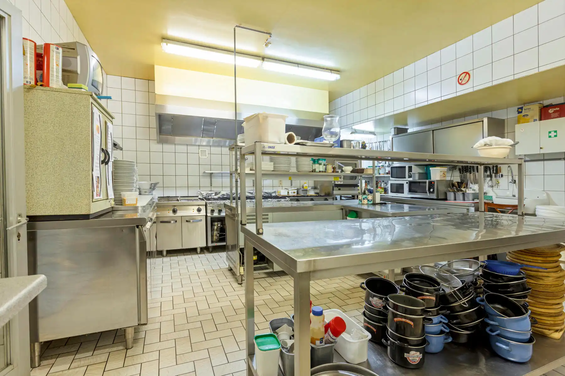 Ruim handelspand + 2 vakantiewoningen. foto 14