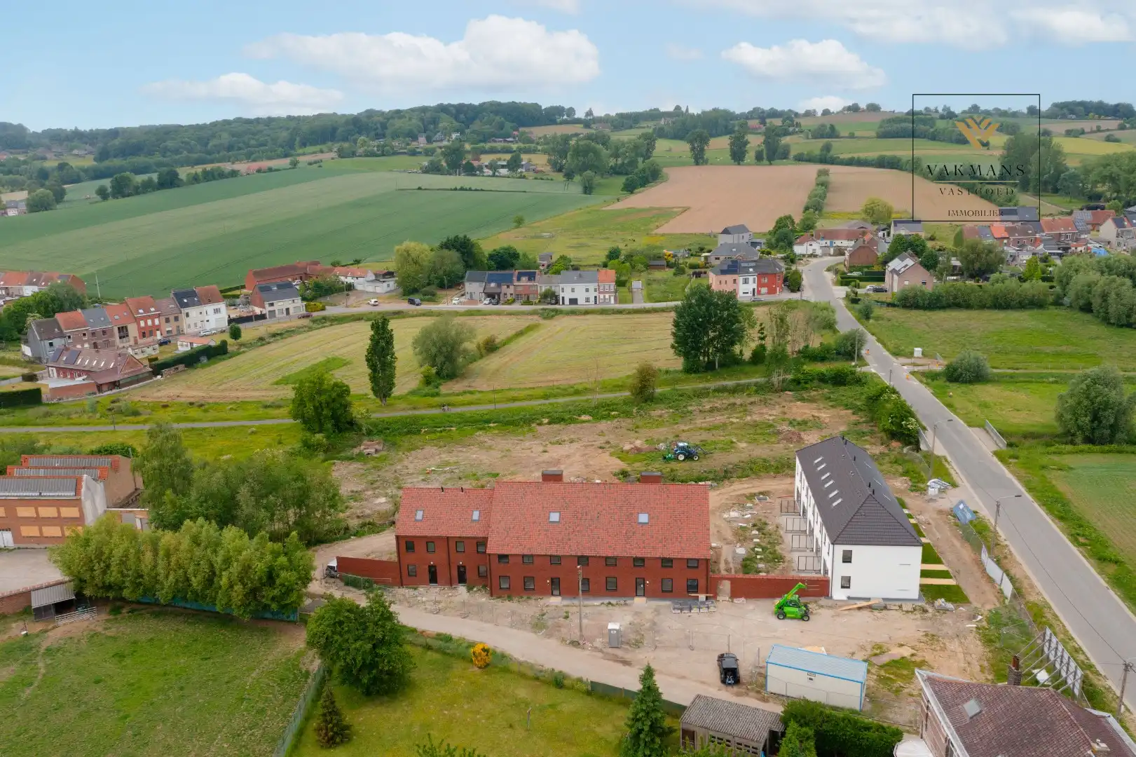 Een landelijke nieuwbouwwoning met zichten op de heuvels foto 2