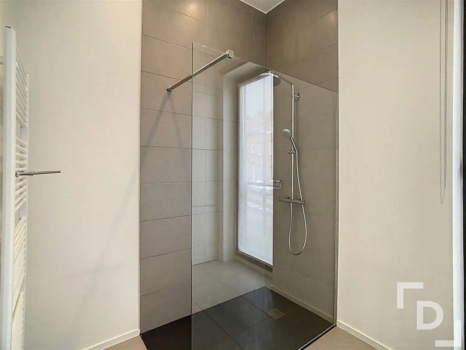 Energiezuining appartement met tuin en parkeerplaats foto 9