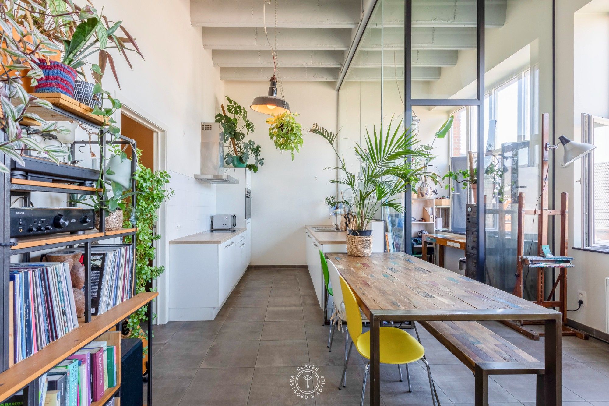 Stijlvol éénslaapkamer appartement met loft vibes foto 3