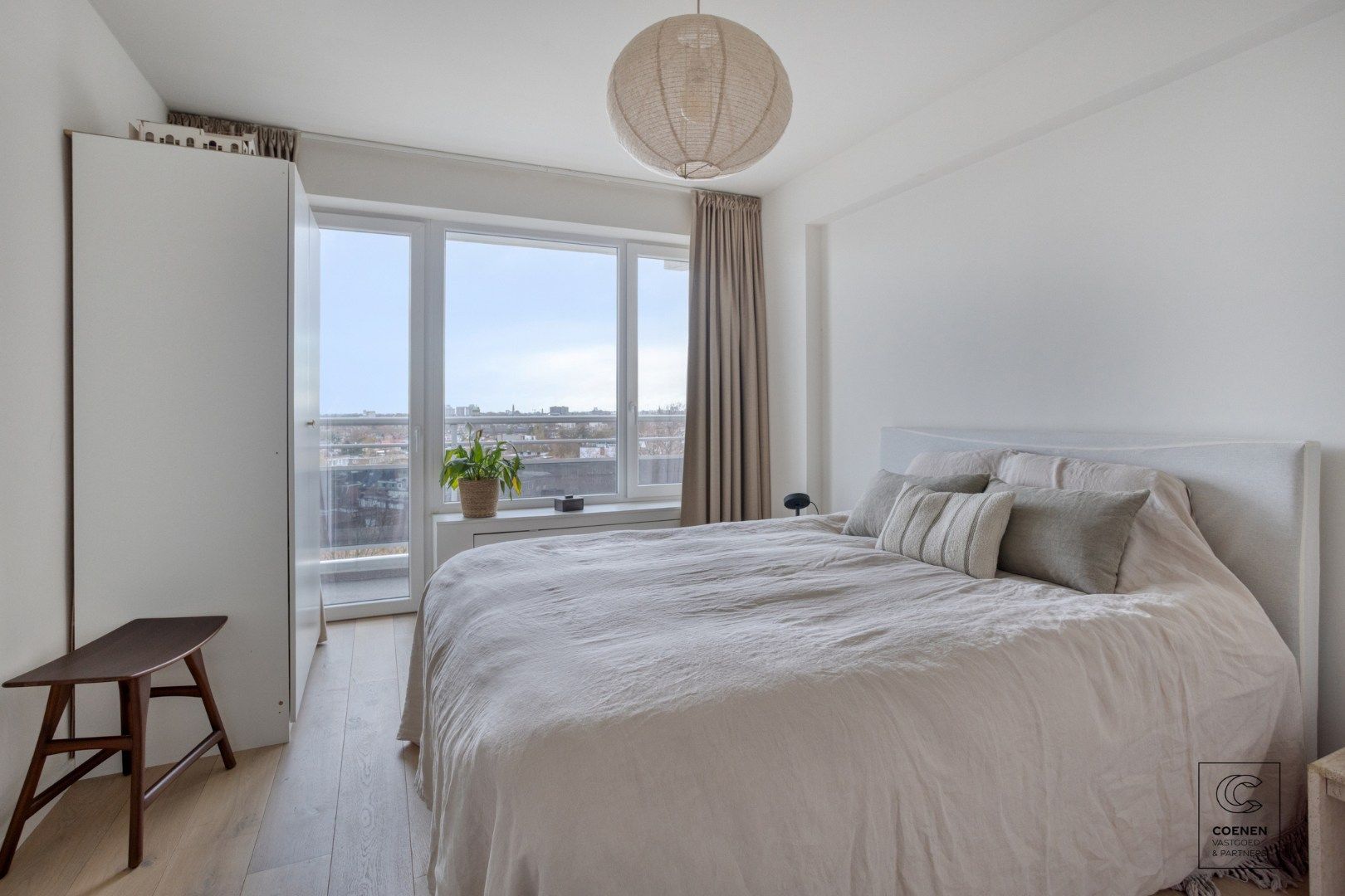 Stijlvol gerenoveerd appartement met 2 slaapkamers & zonnig terras op toplocatie te Berchem foto 14