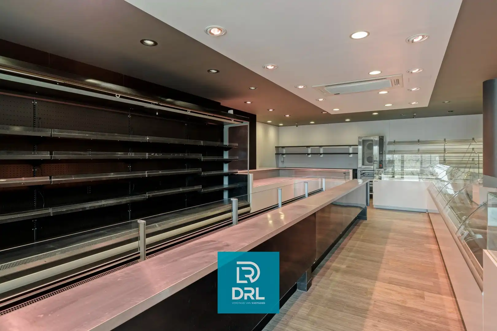 COMMERCIEEL PAND met LOODS te KORTEMARK foto 4