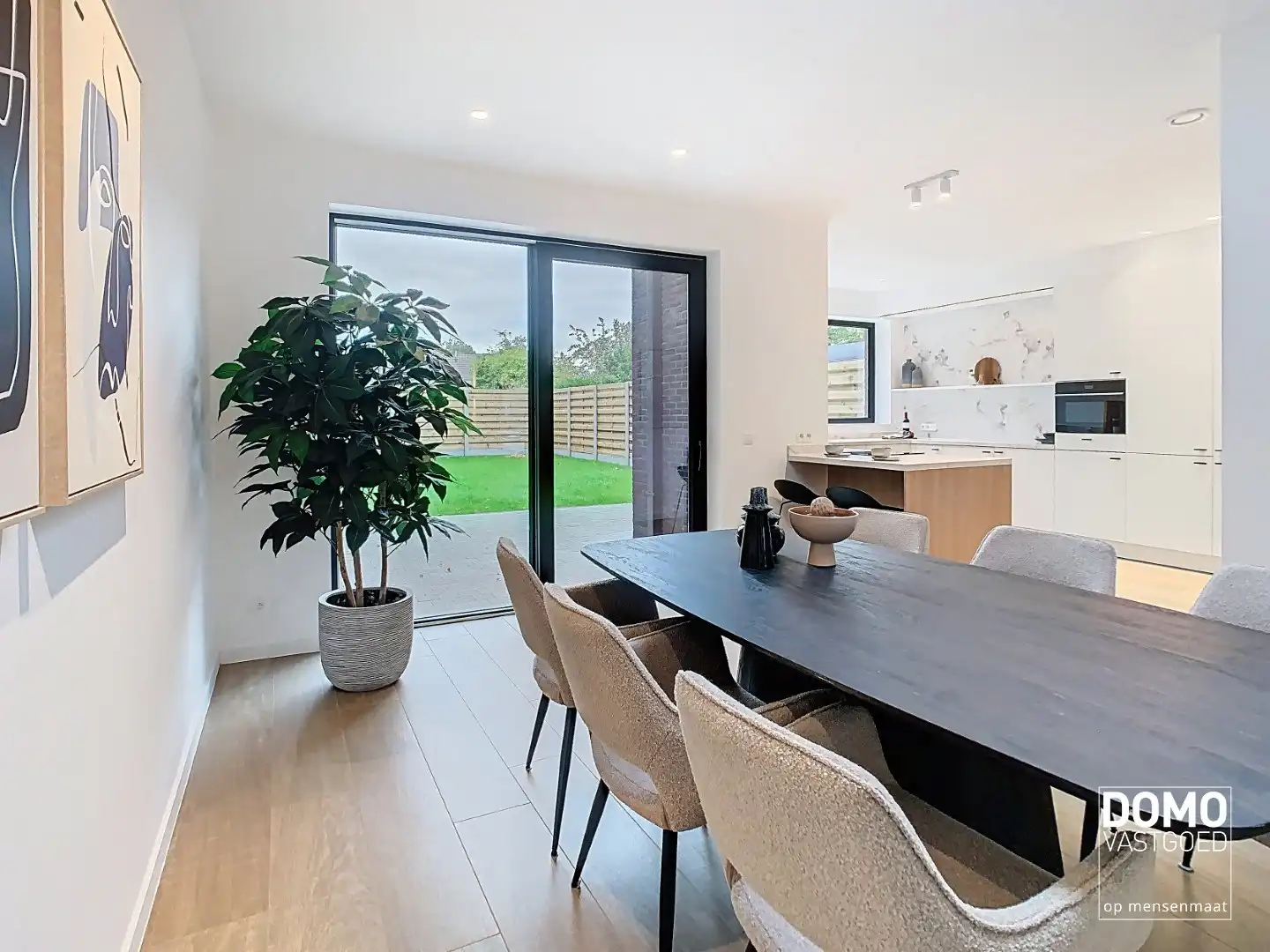 TOTAAL gerenoveerde woning in het centrum van Kermt - Verkoop onder registratierechten!!! foto {{pictureIndex}}