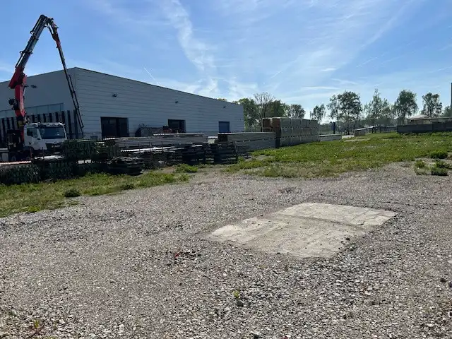 MULTIFUNCTIONEEL RUIM EN HOOG BEDRIJFSPAND foto 6