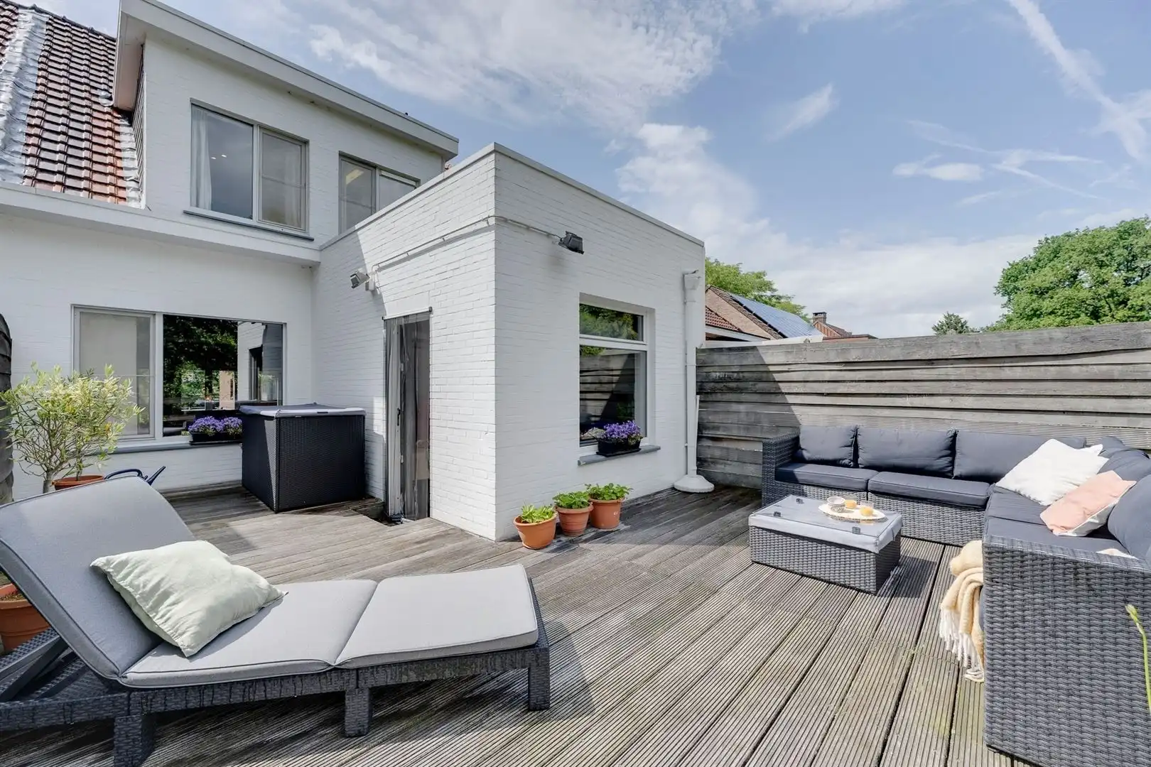 Toffe gezinswoning met 4 slaapkamers, 2 badkamers, garage en tuin foto 15