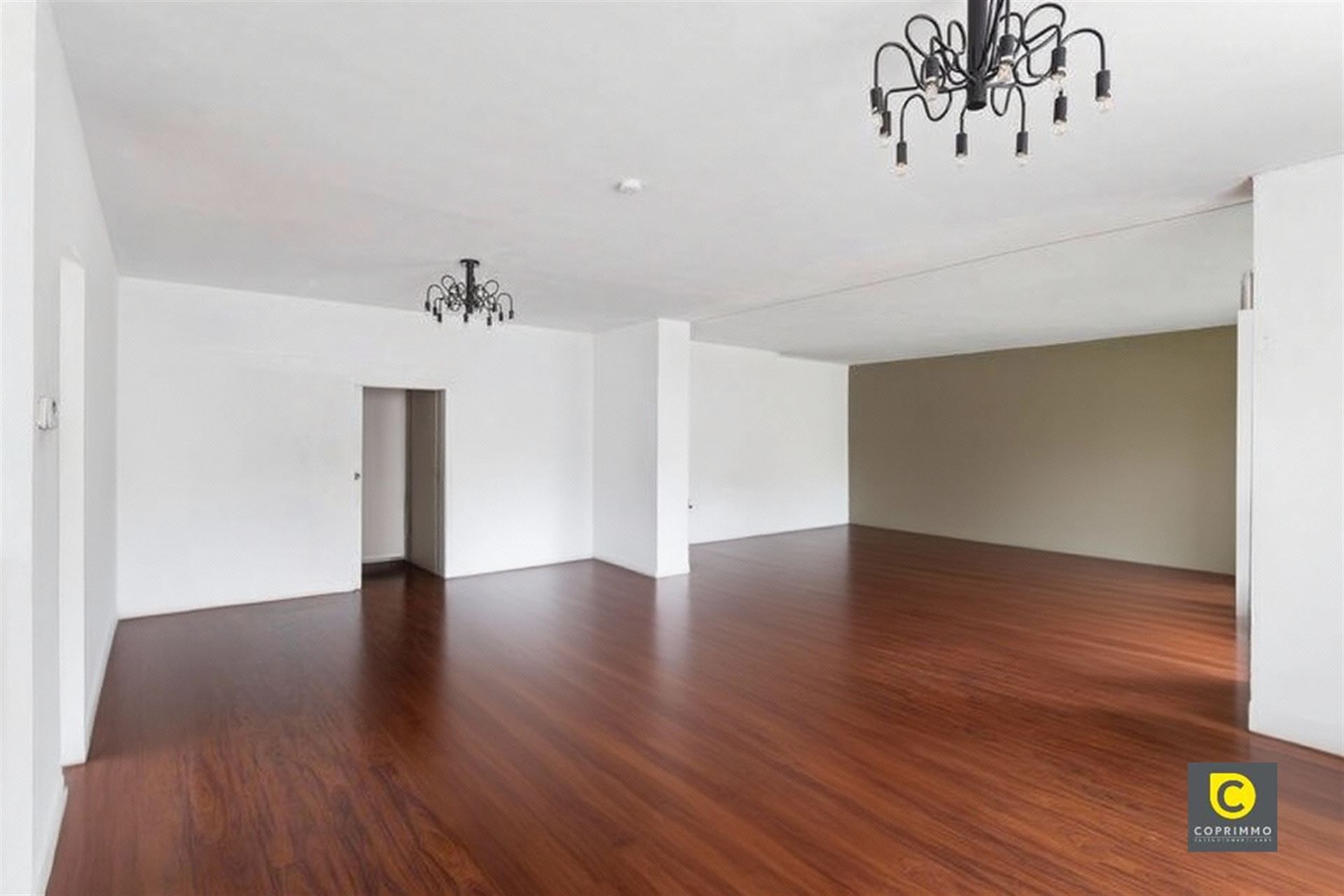 Gelijkvloers app. 190 m² met  4 slk foto 5