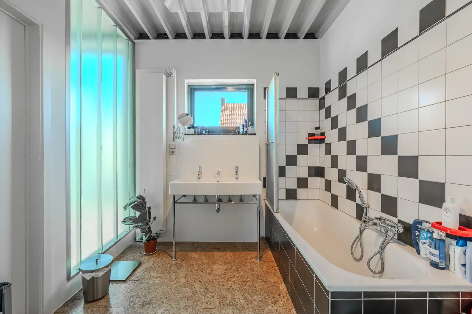 Ruime instapklare woning met landelijk zicht foto 14