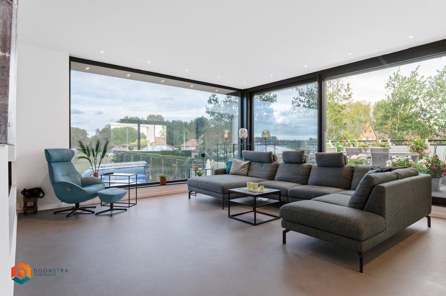 Exclusieve moderne villa met handelsruimte te Schriek foto 2