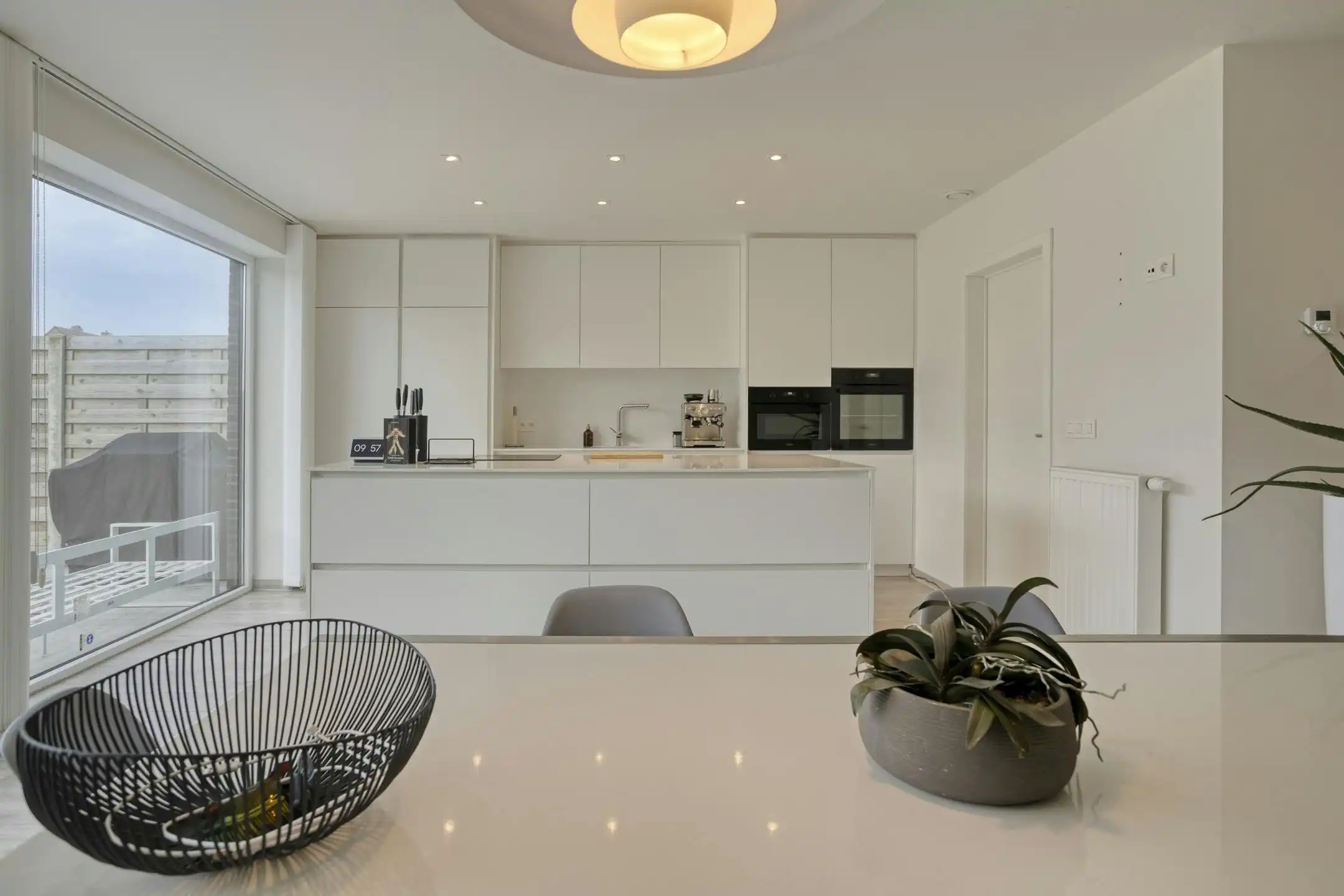 Recente woning (2020) met 4 slaapkamers te koop in Aartrijke foto 4