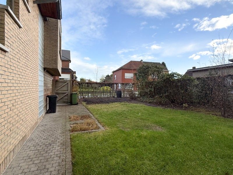 Ruime bel-etagewoning met 3 slaapkamers, tuin en garage foto 4