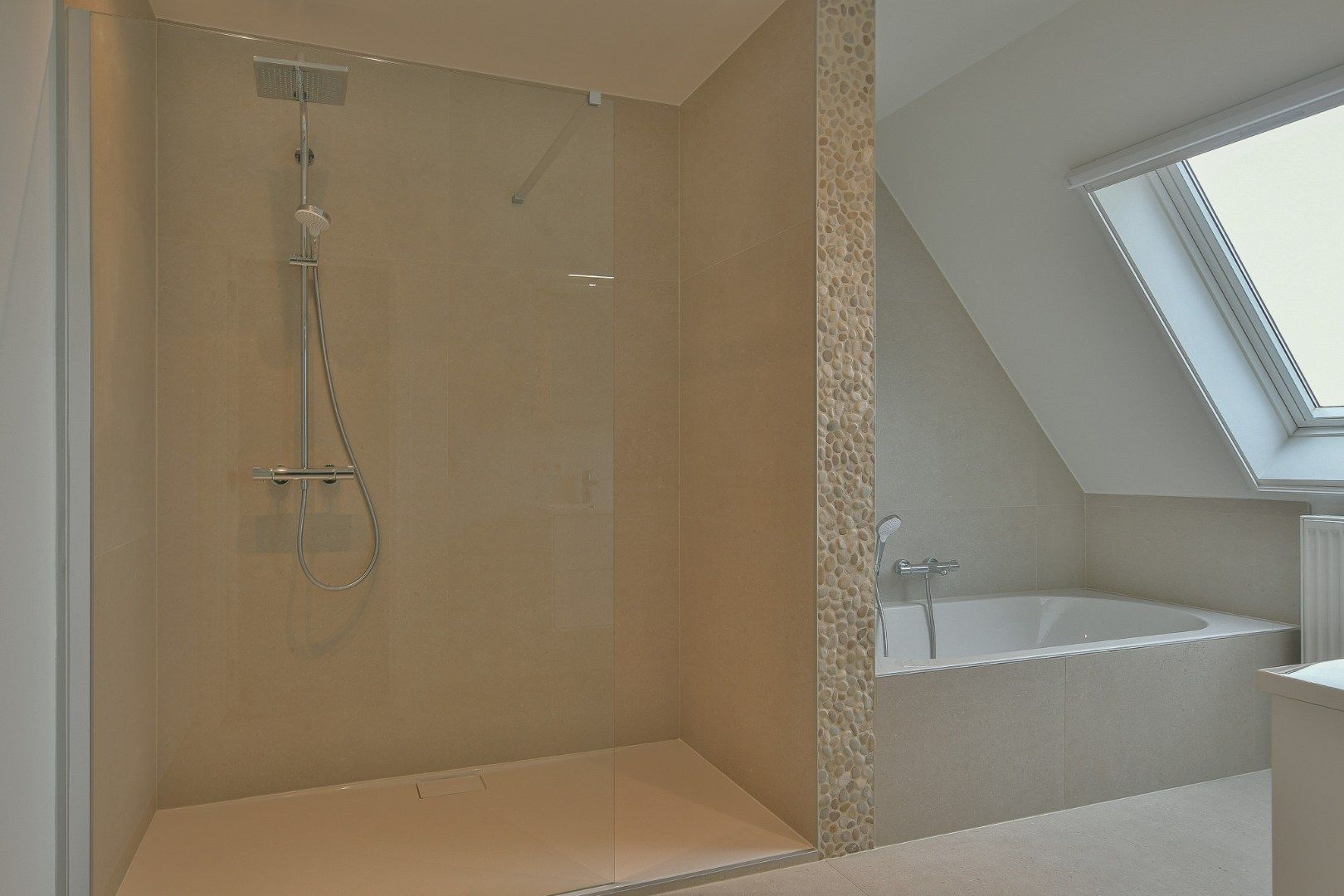 Ruim instapklaar nieuwbouwappartement (167 m²) met 3 slaapkamers en groot terras in centrum Eernegem foto 12