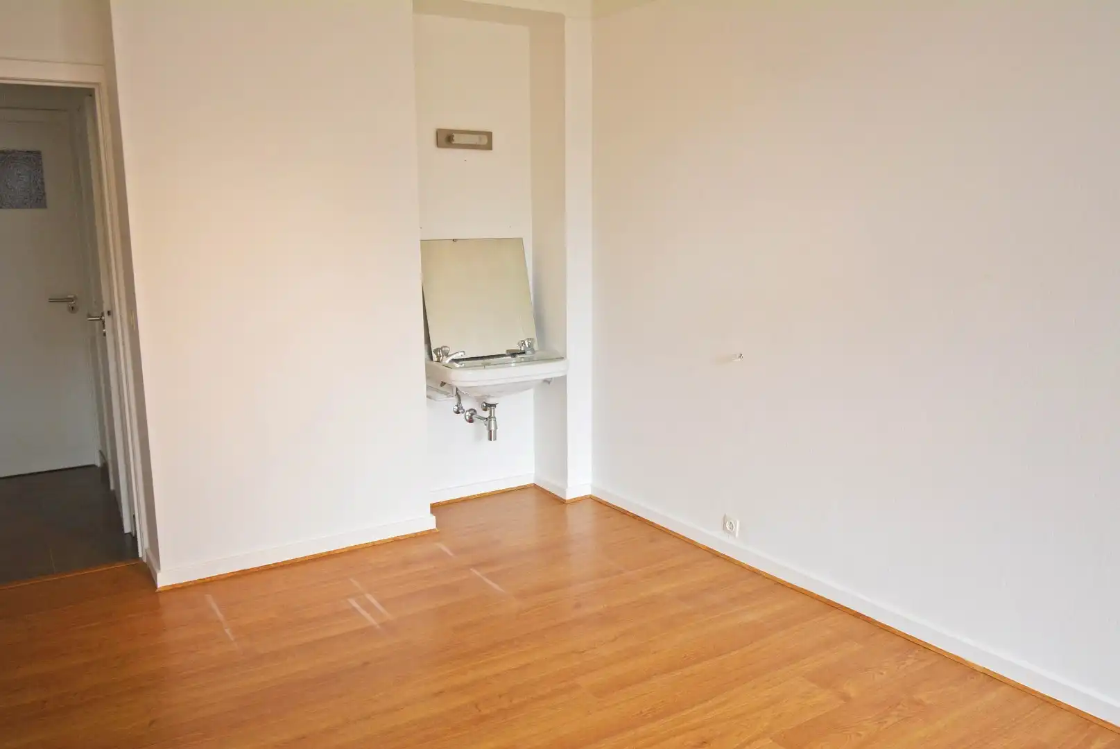 Gerenoveerd, ruim appartement op de Zeedijk Albertstrand foto 13