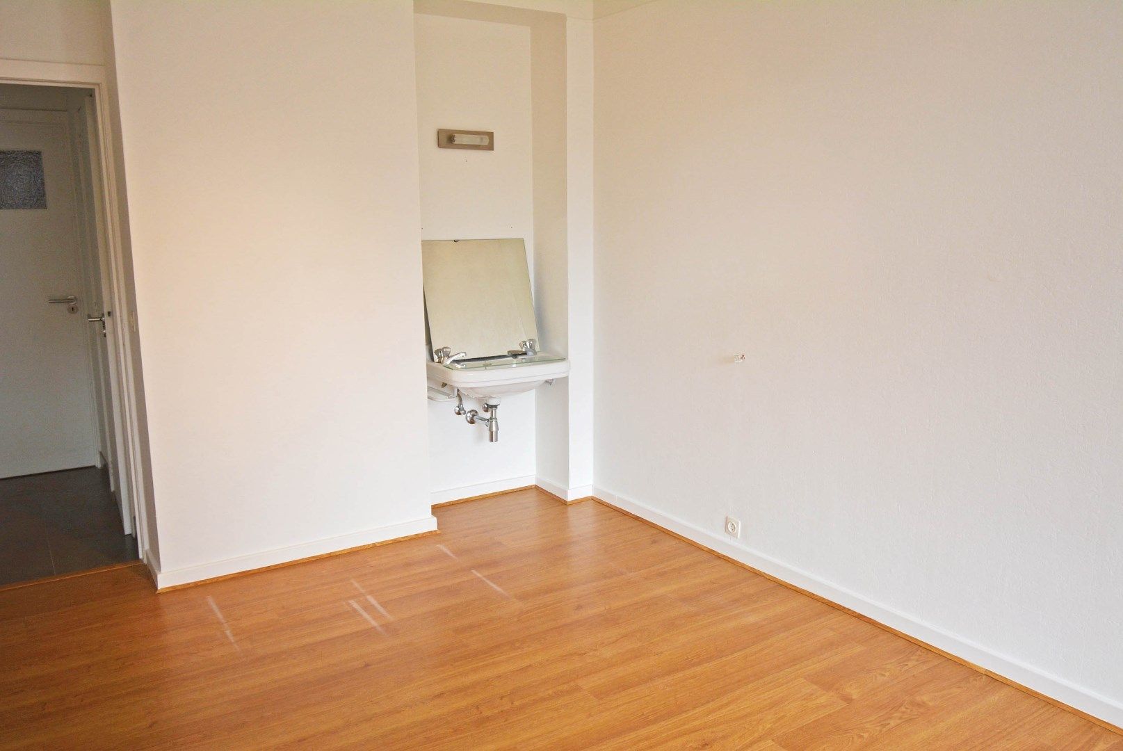 Gerenoveerd, ruim appartement op de Zeedijk Albertstrand foto 13