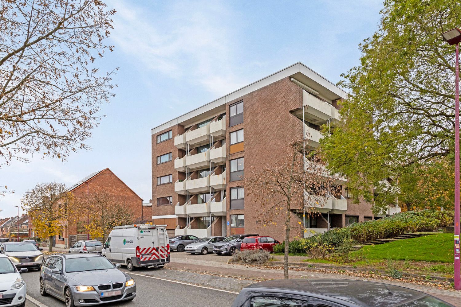 MOOI APPARTEMENT MET 2 SLPKS EN AUTOSTAANPLAATS TE DIEST! foto {{pictureIndex}}