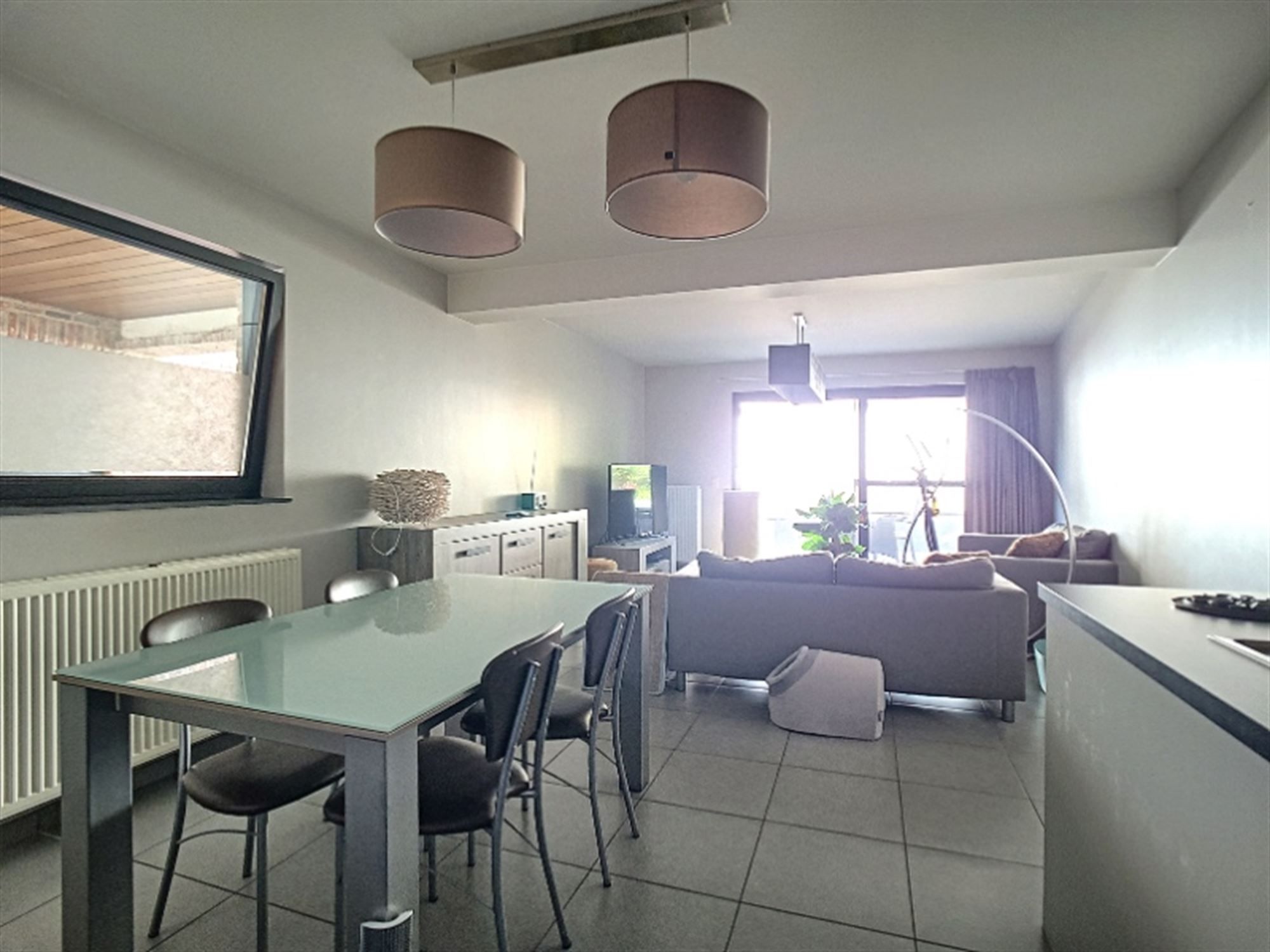 Recent gelijkvloers appartement met 2 slaapkamers. foto 2