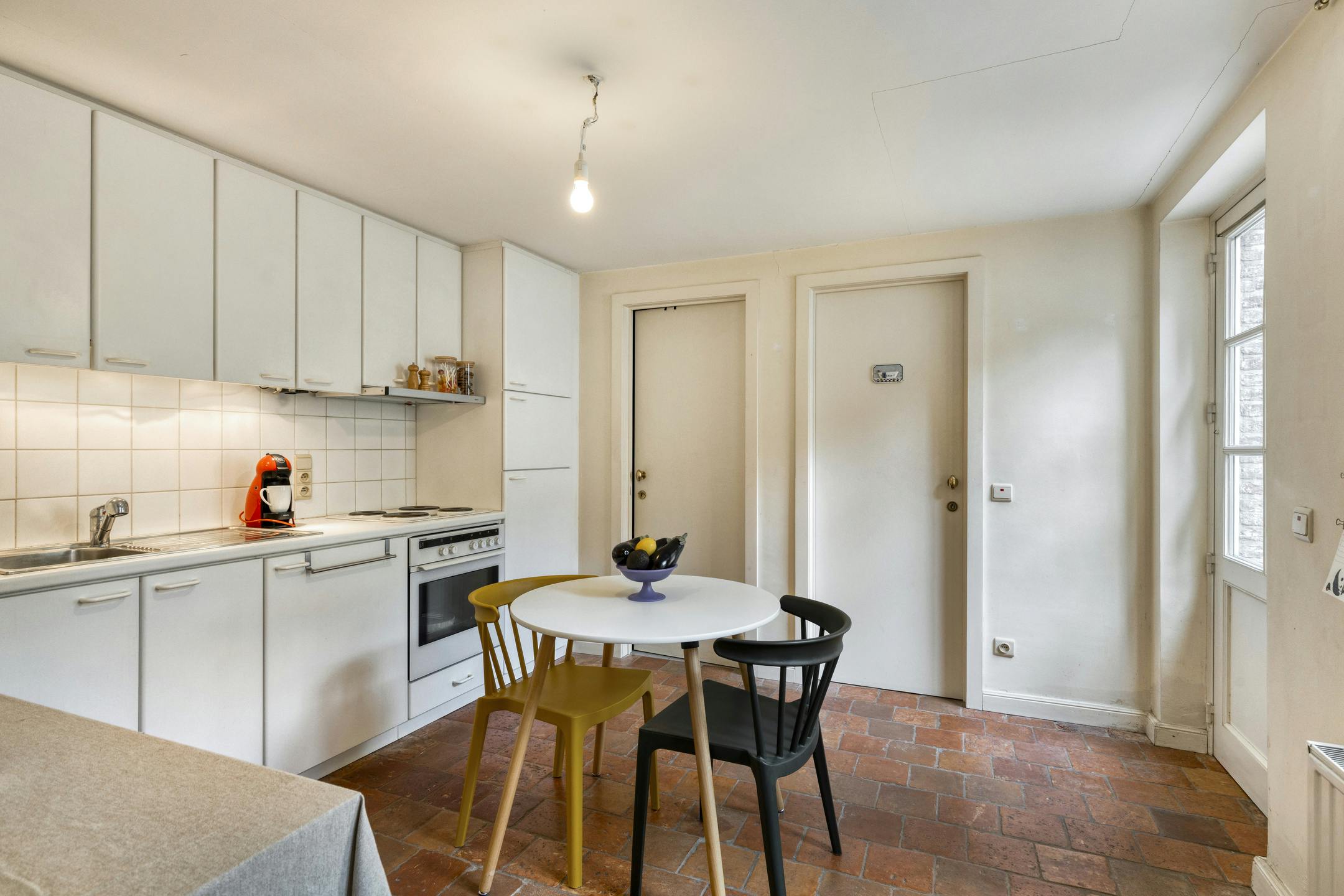 Charmevol huis met 2 slaapkamers en stadskoer in hartje Brugge foto 4
