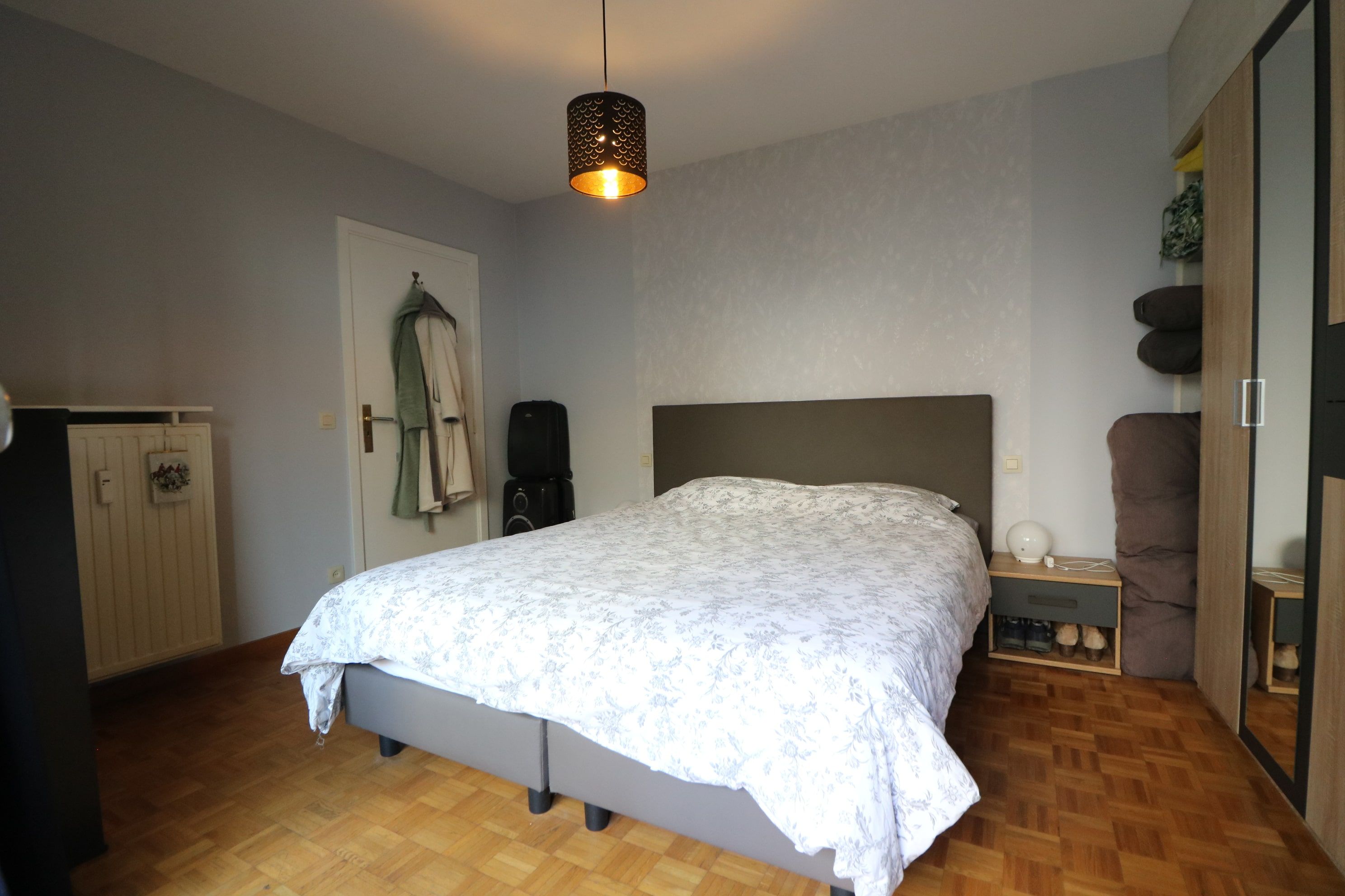 Ruim appartement (97 m²) met 2 grote slaapkamers en twee terrassen, vlakbij station/winkelstraten en met prachtig zicht op het park. foto 9