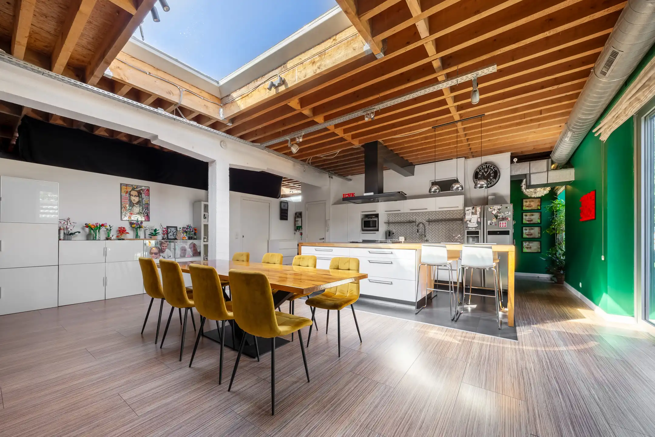 Verborgen loftwoning met tuin, parking & laadpaal in Deurne foto 4