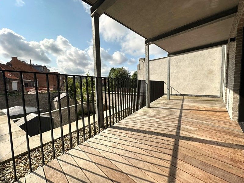 Instapklaar appartement met ruim zonnig terras en autostaanplaats! foto 5