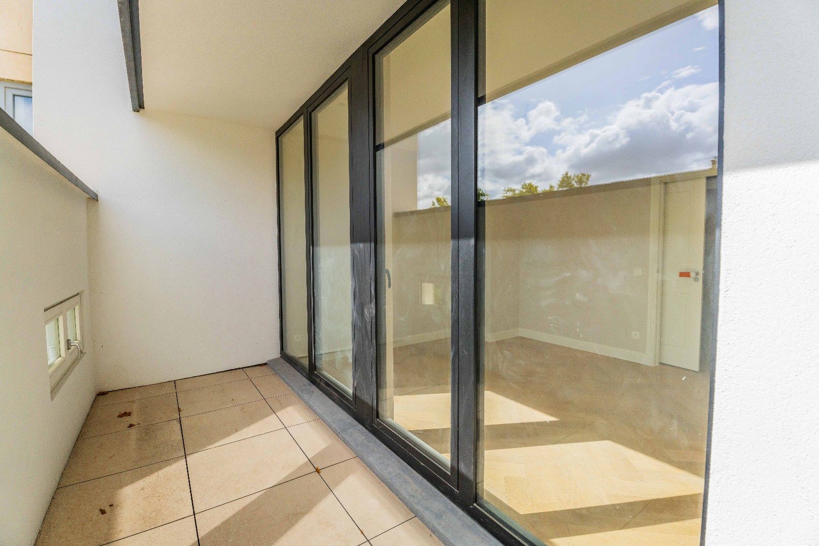Prachtig gerenoveerd appartement met ruim terras foto 15
