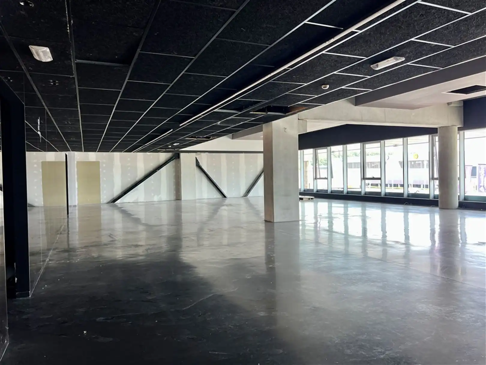 Ruim kantoor te huur in de Planet Group Arena foto 5