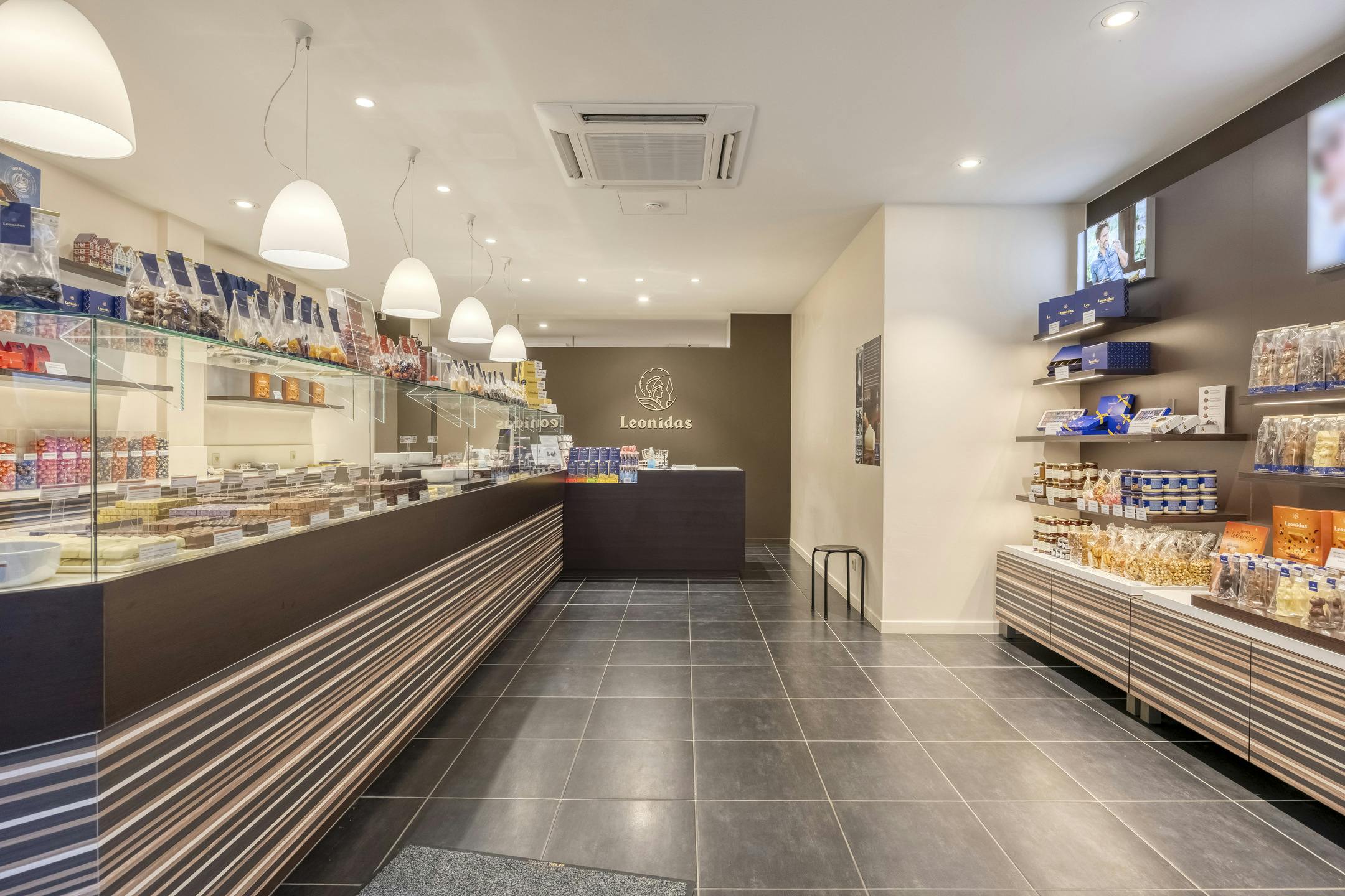 Opbrengsteigendom te koop in centrum van Eeklo foto 2