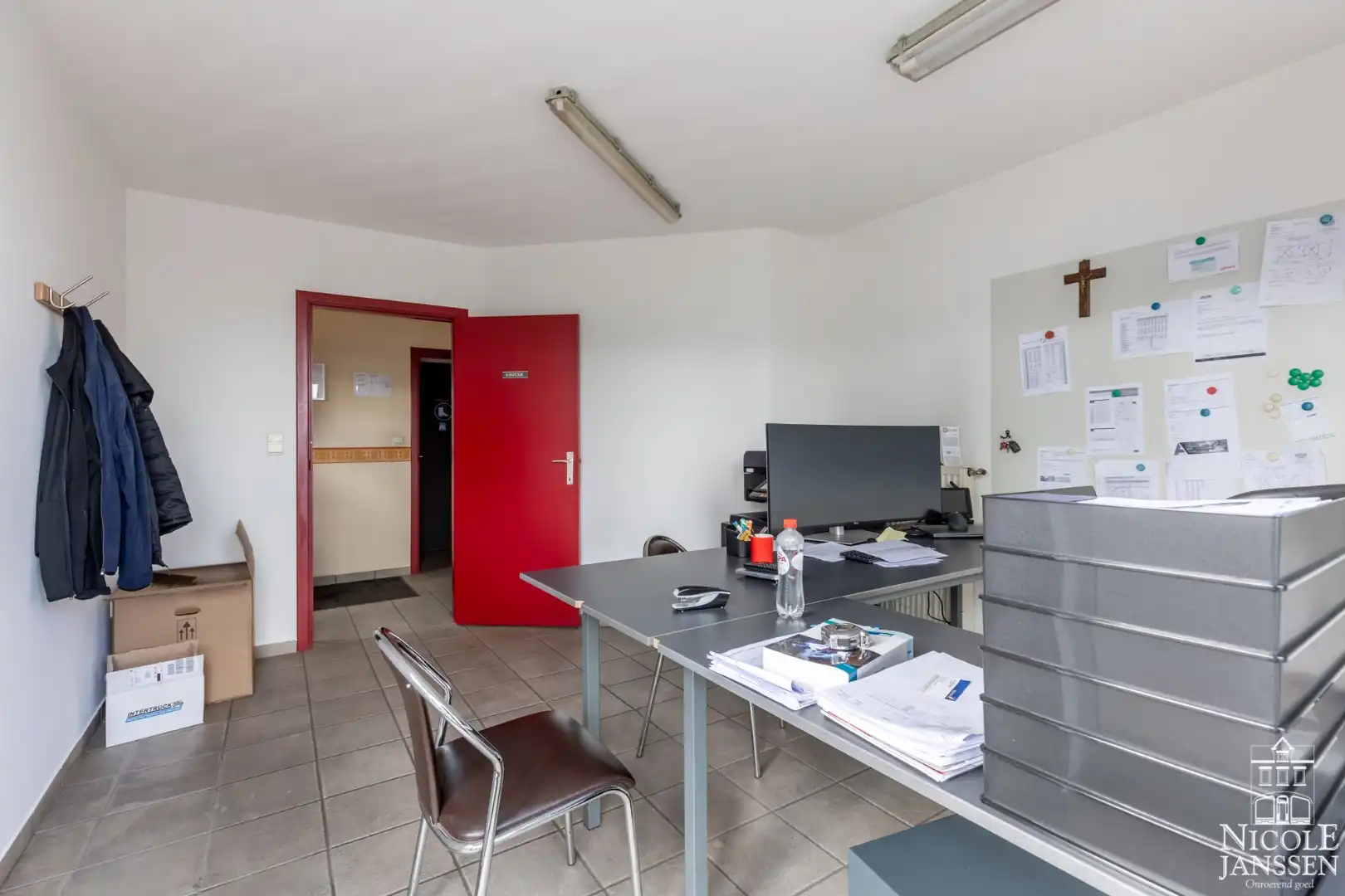 Bedrijfshal met kantoorruimte gelegen op de KMO-zone Kleine Heide. foto 16