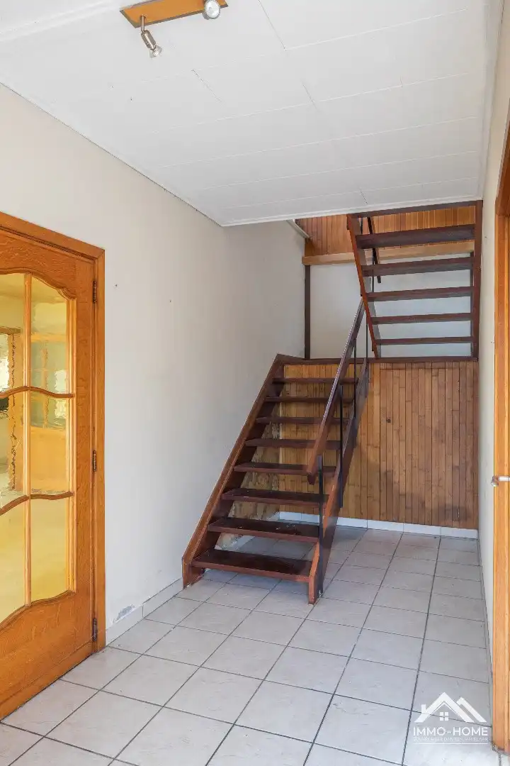 Ruime te renoveren hoekwoning met garage!!  foto 12