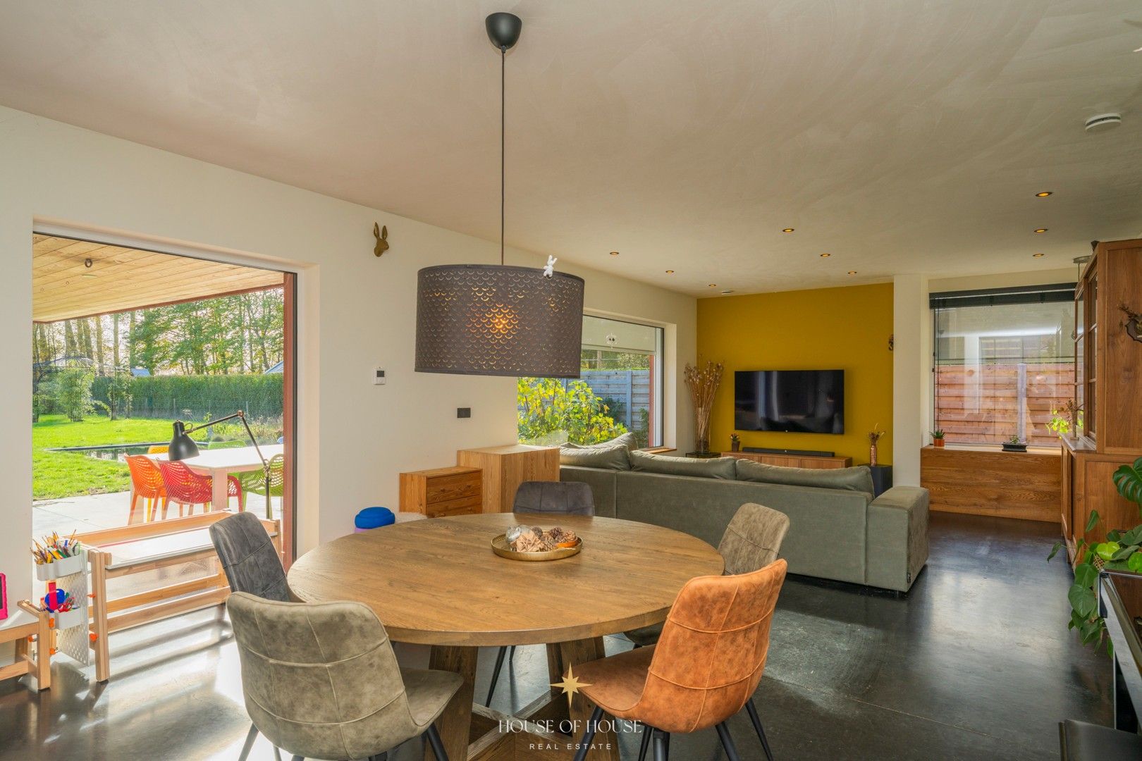 Scandinavisch geïnspireerde passiefbouw villa met natuurlijke tuin en innovatieve topafwerking foto 7