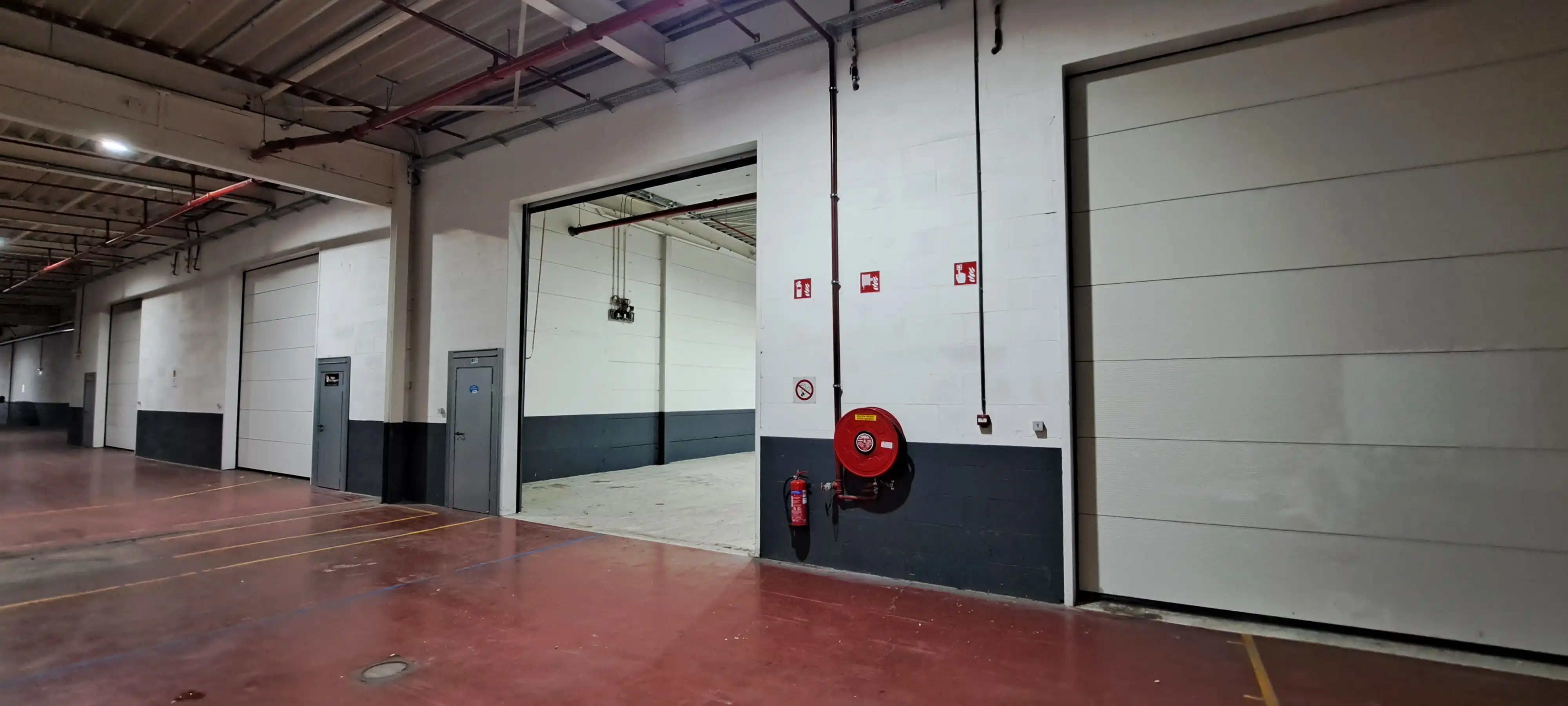 TE HUUR – Magazijnunit van 150m² op KMO-site Ticoon – Bazelstraat 250, 9150 Beveren-Kruibeke-Zwijndrecht foto 2
