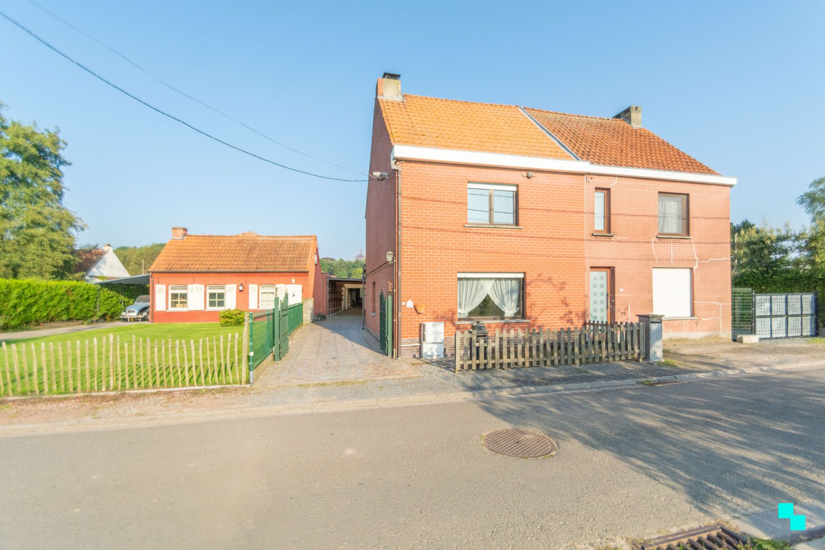 Te renoveren woning met opslagplaats te Bottelare dorp foto 2