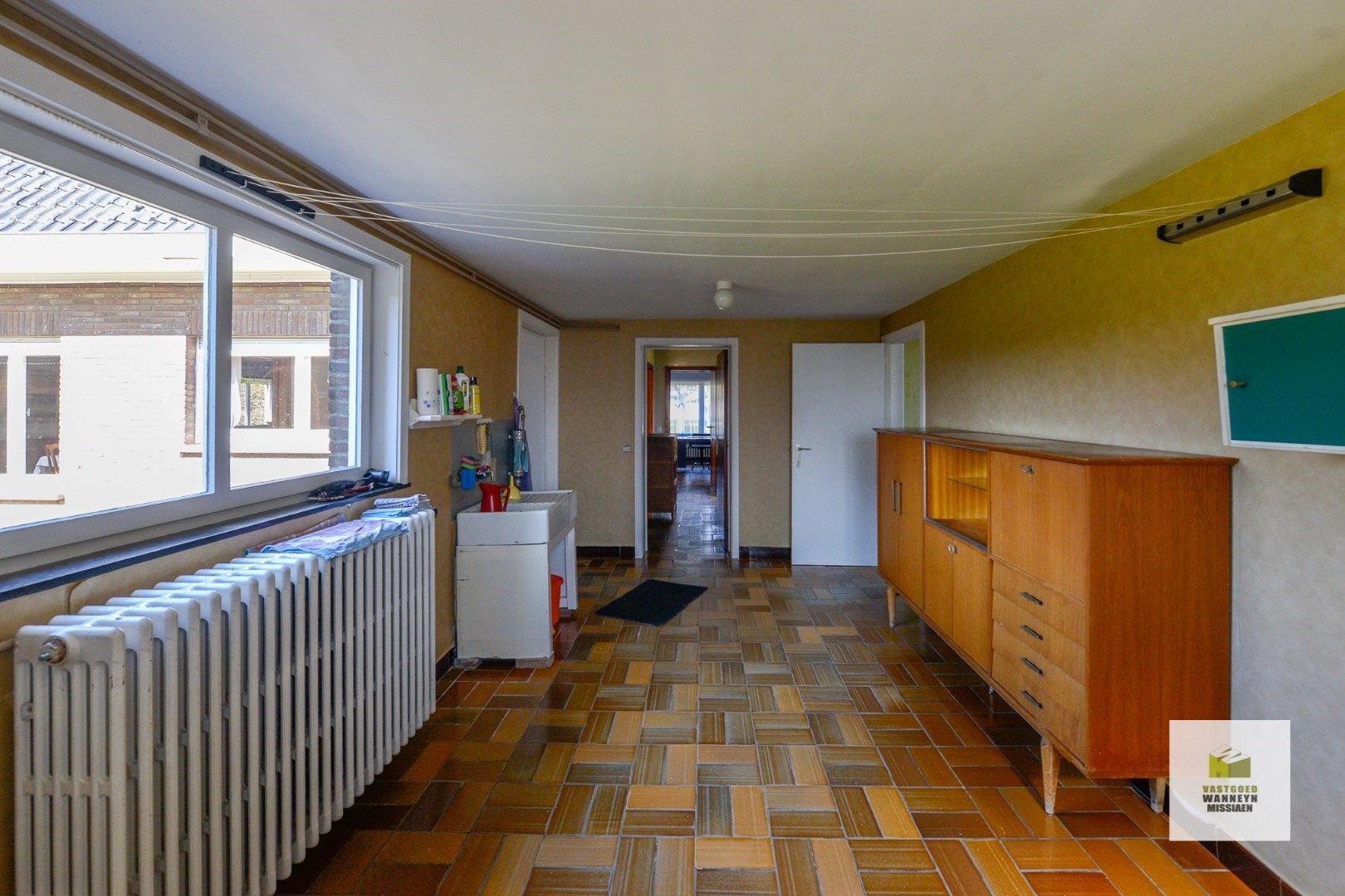 Ruime te renoveren villa met 4 slaapkamers en loods op 1696m2 te centrum Wingene foto 15